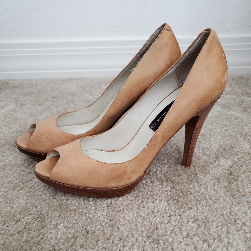 'Steven'  Nude Leather Peep Toe Heels. Sz 8.5.